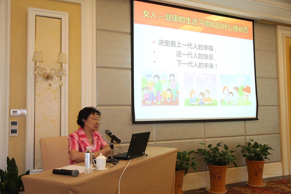 崔建星书记带来的健康讲座颇受欢迎.JPG